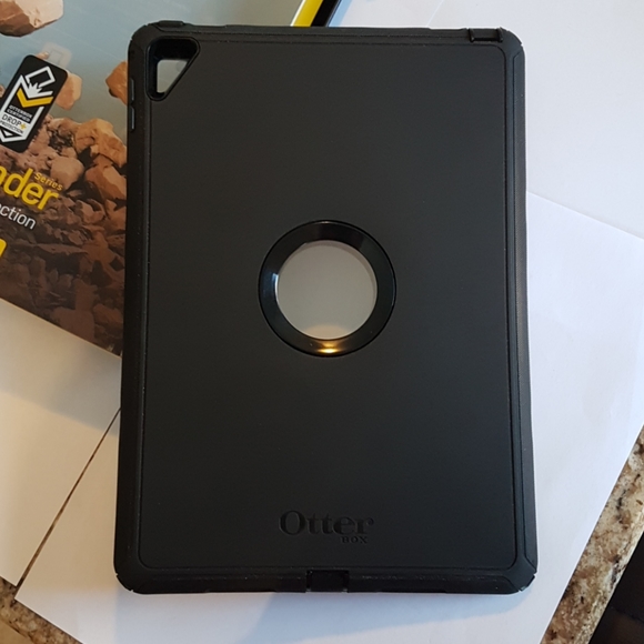 IPAD Pro 9.7-inch Defender Case - Picture 8 of 8